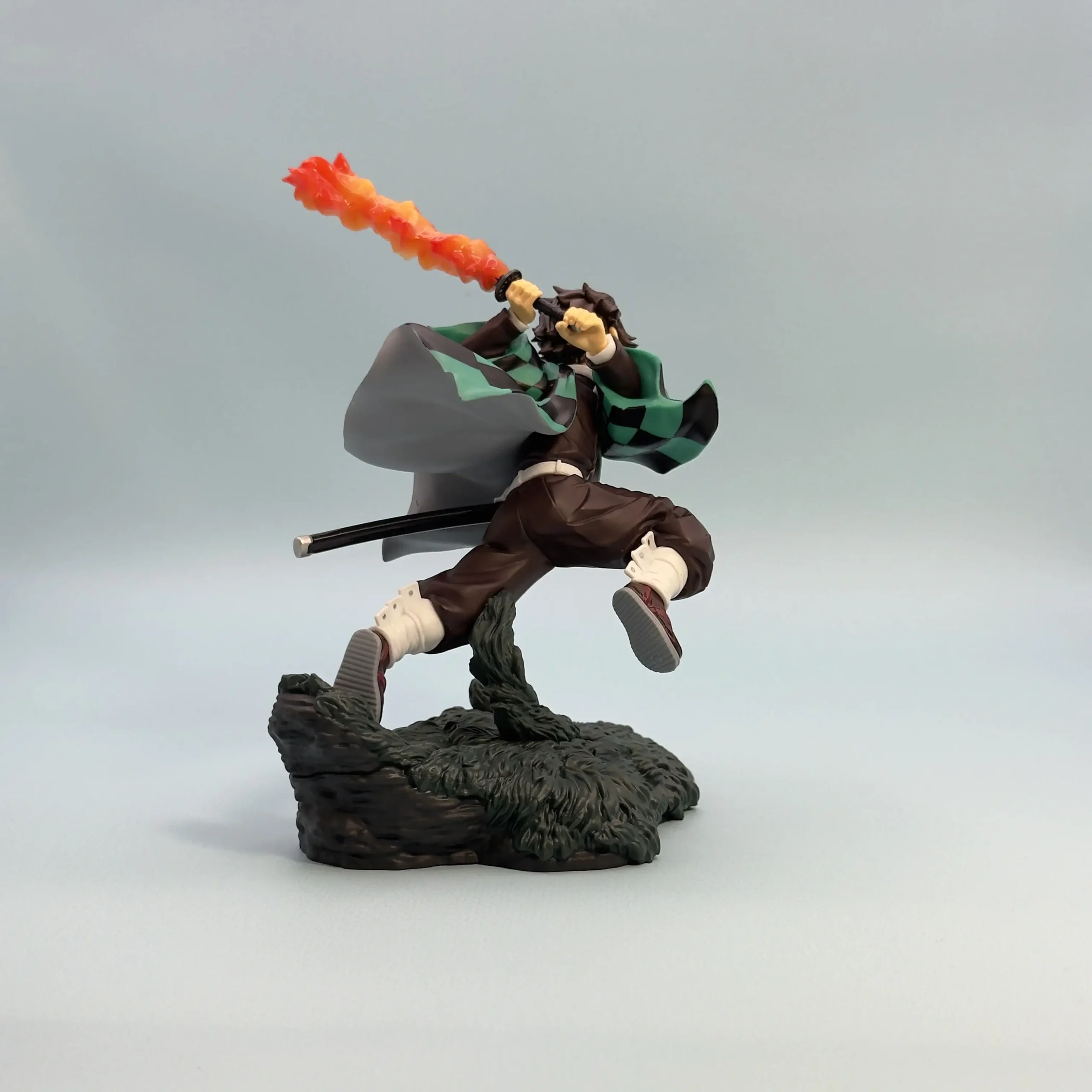 Купити фігурку Камадо Танджіро з полум'яним мечем (Banpresto